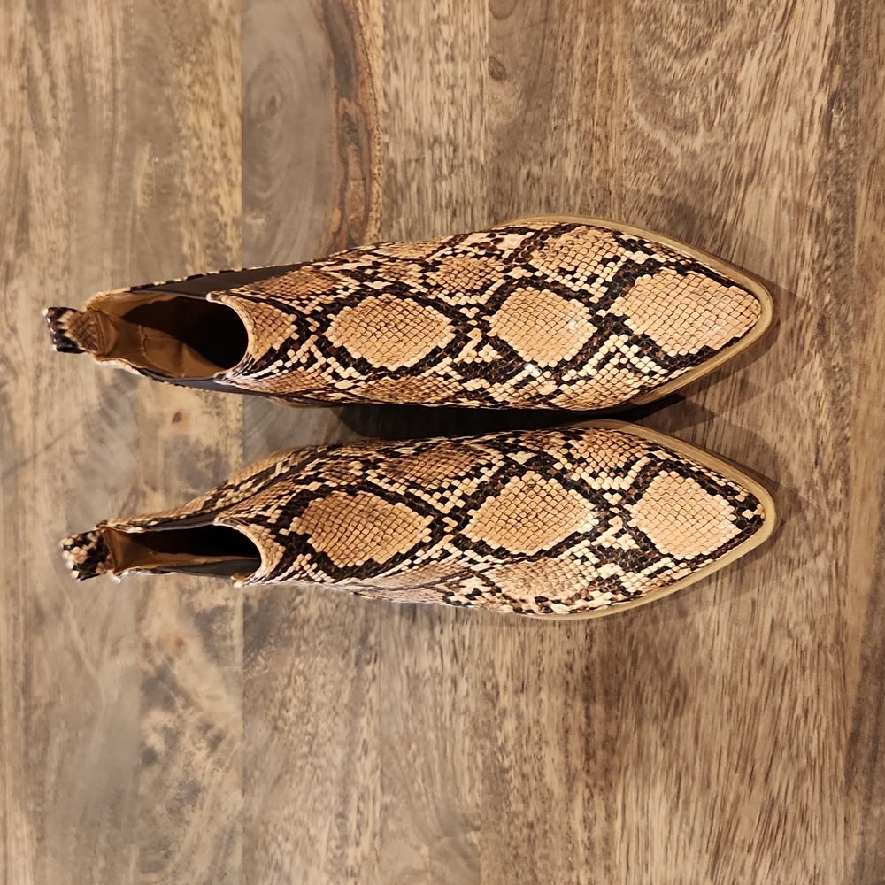 NWOT Steve Madden Snake Ankle Booties
